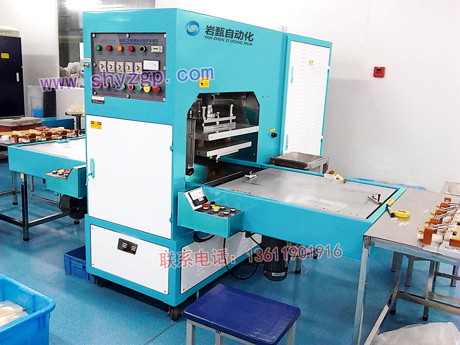 Heat sealing machine